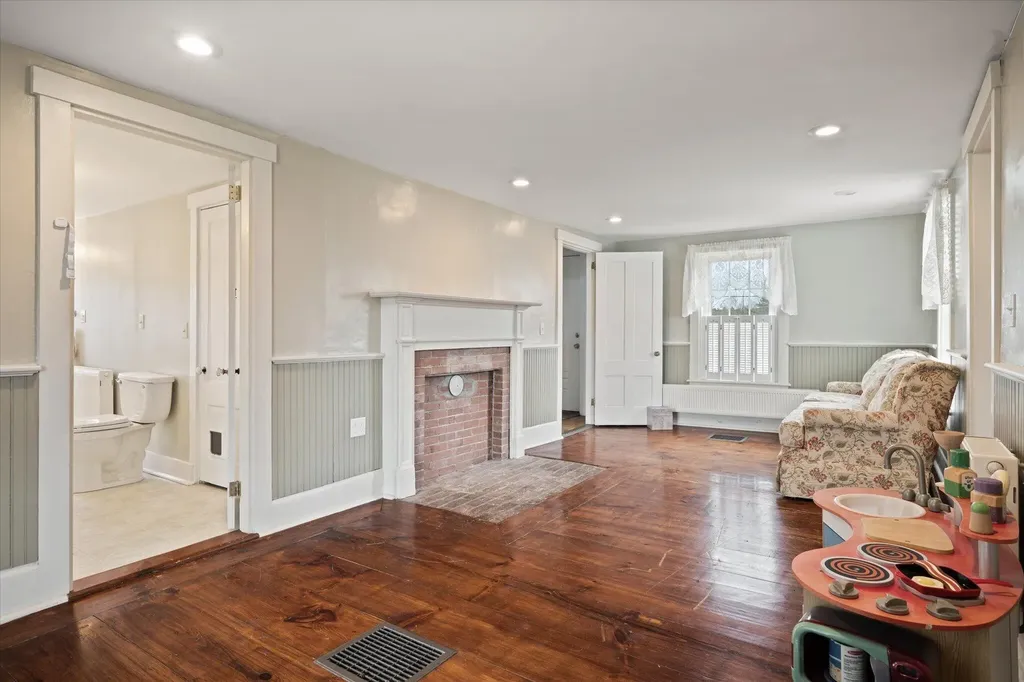 96 Weymouth Road Morrill ME 04952