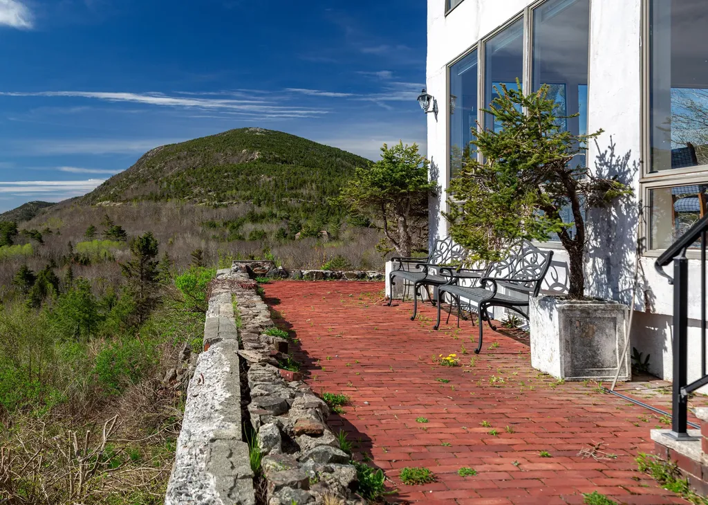 18 Greenway Court Bar Harbor ME 04609