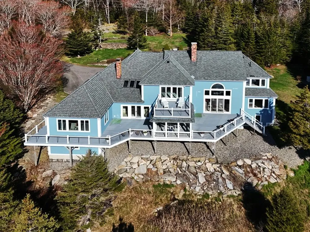 28 Yellow Head Road Bristol ME 04554