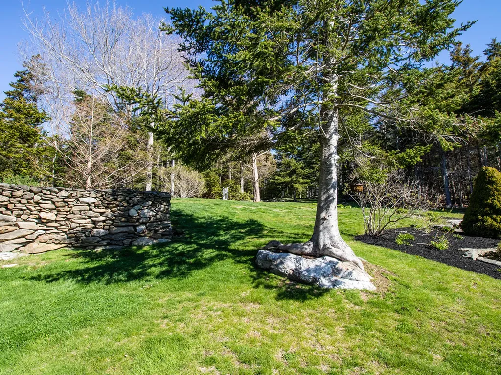 28 Yellow Head Road Bristol ME 04554