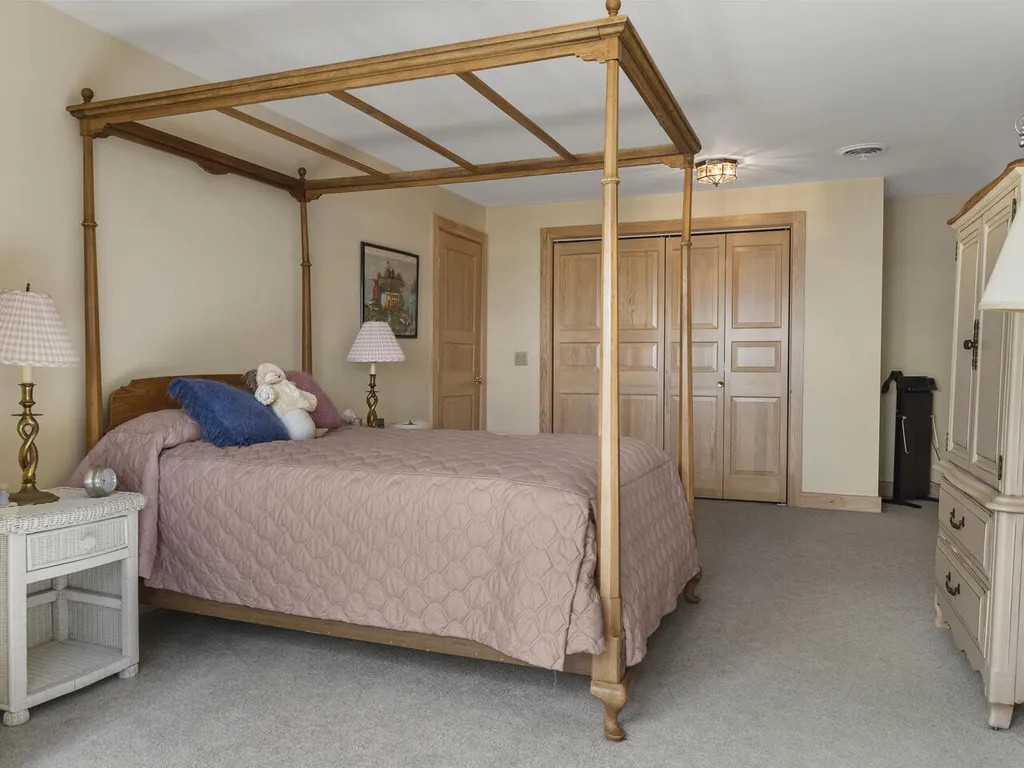 28 Yellow Head Road Bristol ME 04554