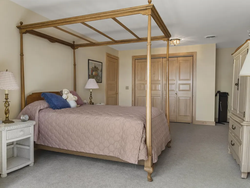 28 Yellow Head Road Bristol ME 04554