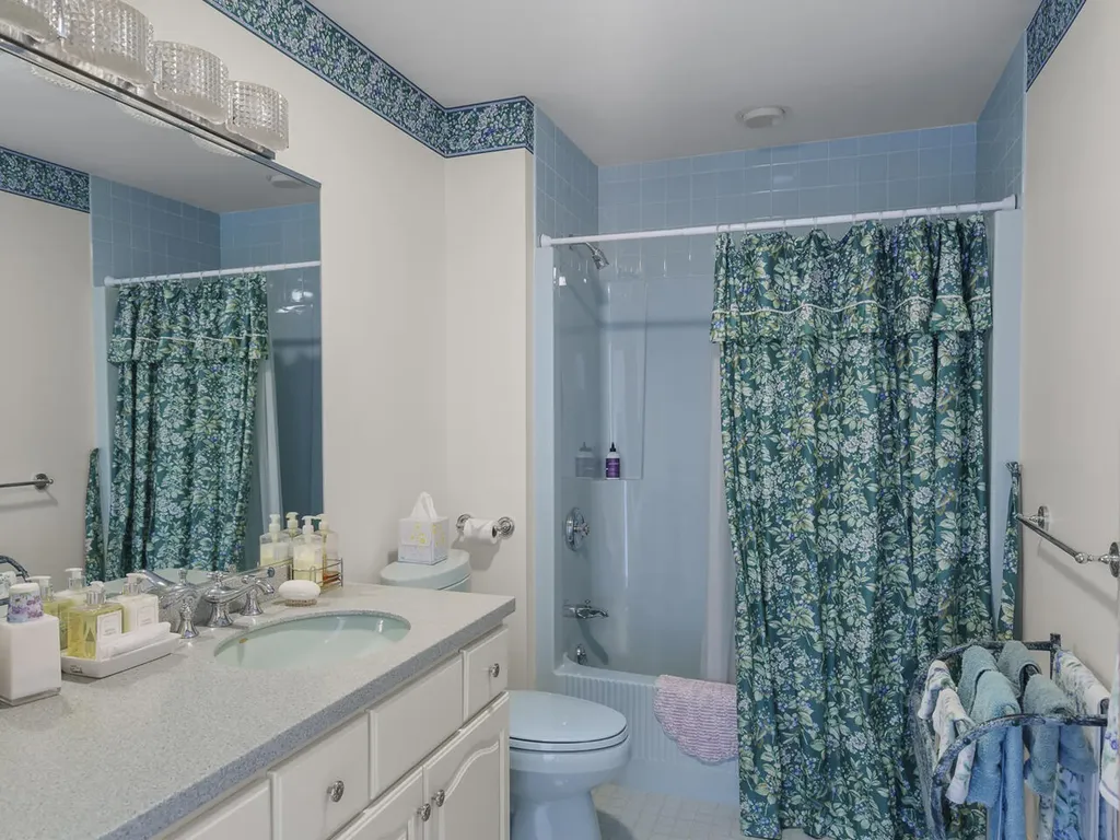 28 Yellow Head Road Bristol ME 04554