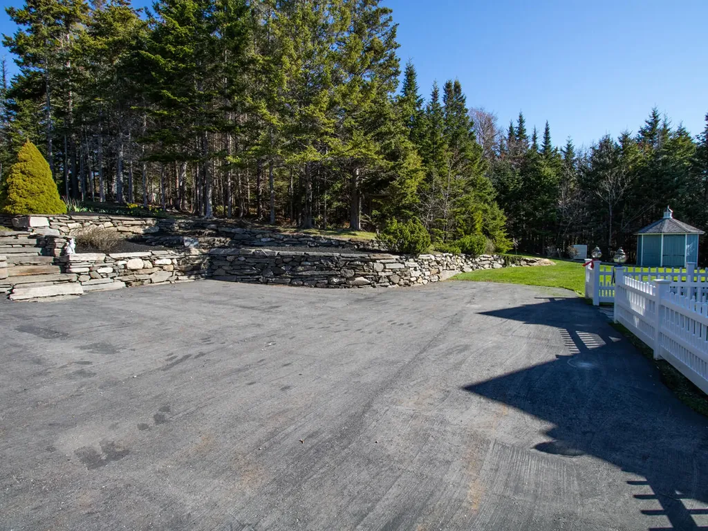 28 Yellow Head Road Bristol ME 04554