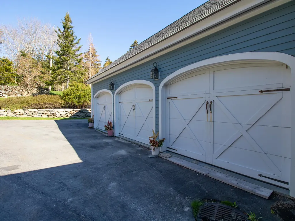 28 Yellow Head Road Bristol ME 04554