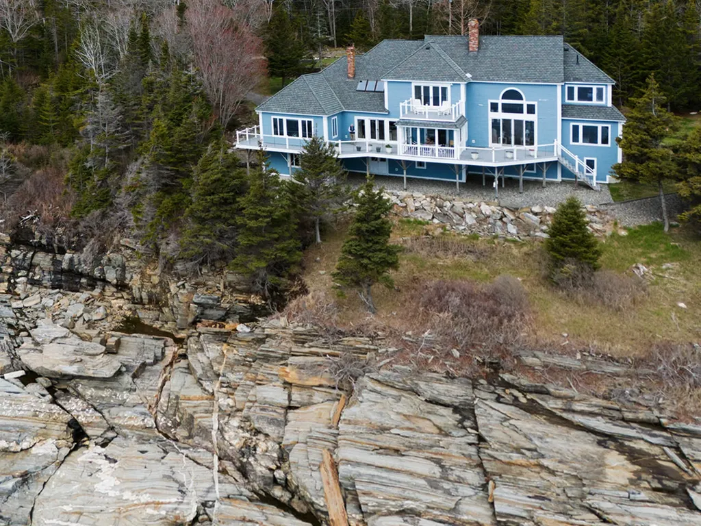 28 Yellow Head Road Bristol ME 04554