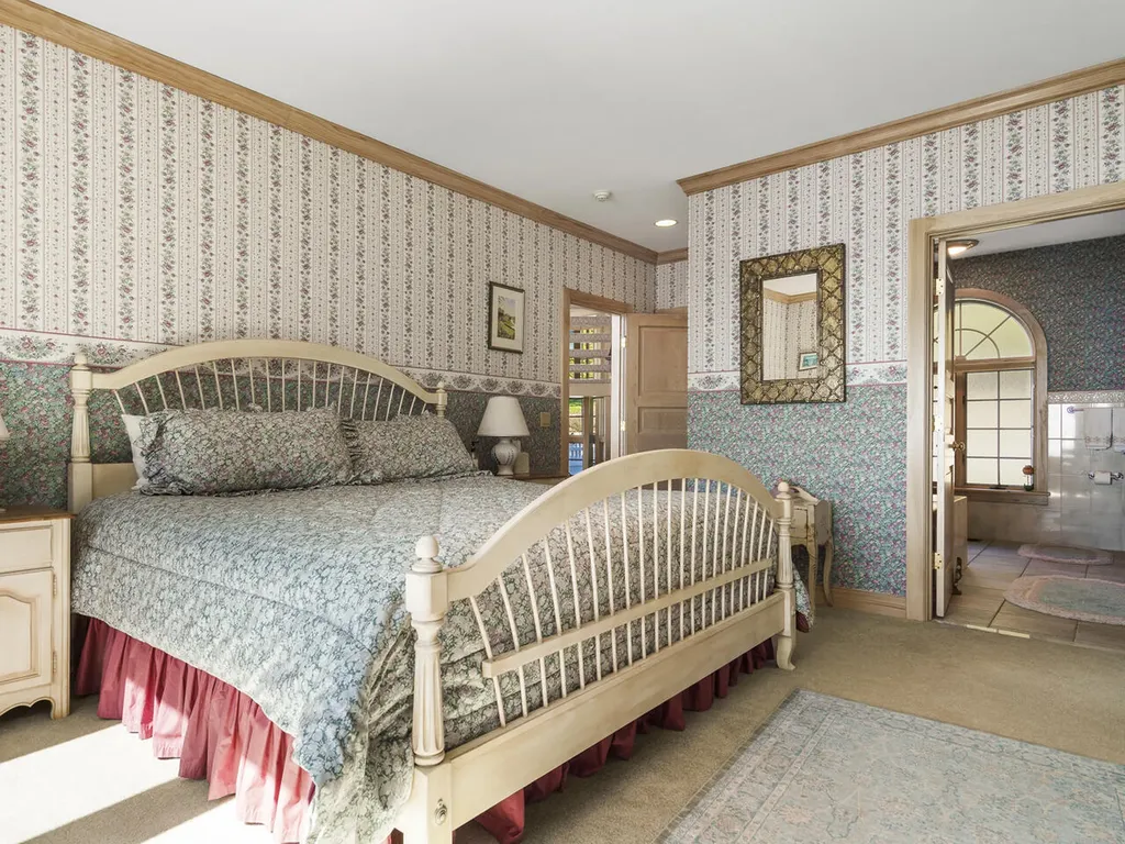 28 Yellow Head Road Bristol ME 04554