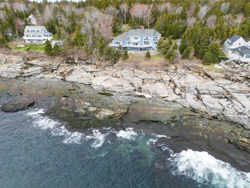28 Yellow Head Road Bristol ME 04554