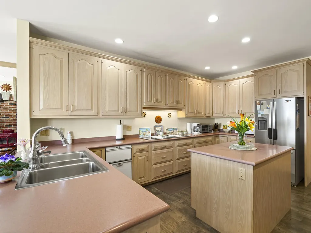 28 Yellow Head Road Bristol ME 04554