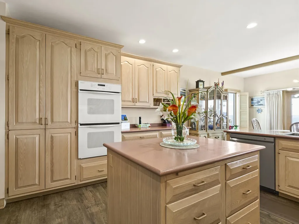 28 Yellow Head Road Bristol ME 04554