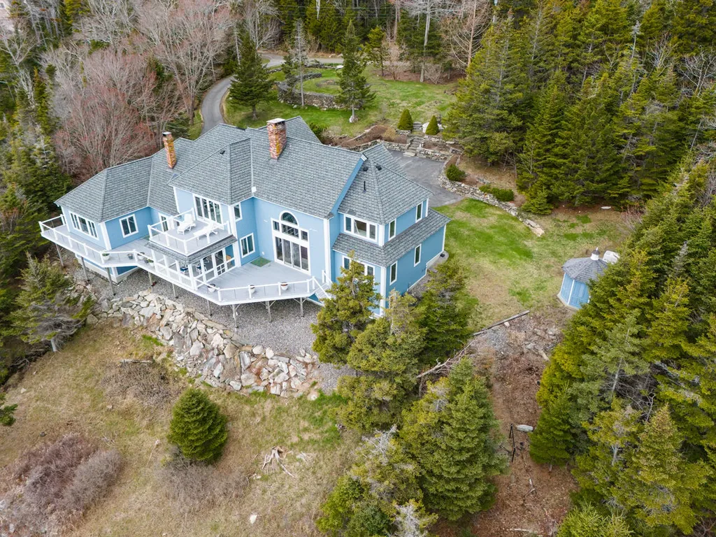 28 Yellow Head Road Bristol ME 04554