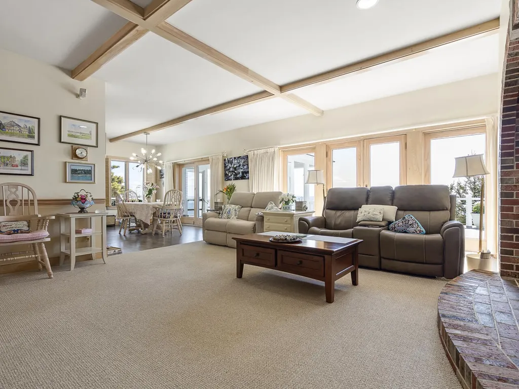 28 Yellow Head Road Bristol ME 04554