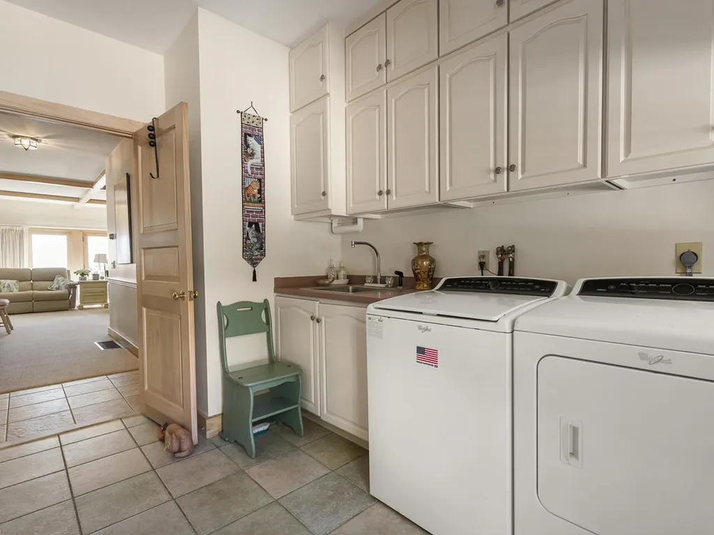 28 Yellow Head Road Bristol ME 04554