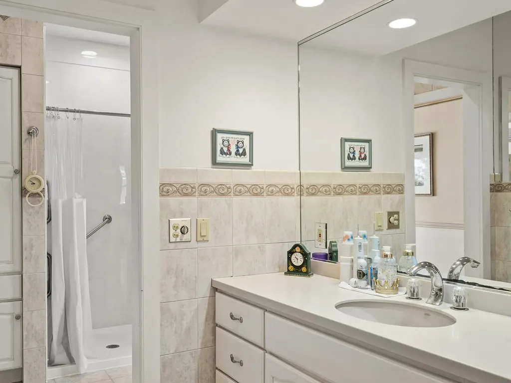 28 Yellow Head Road Bristol ME 04554