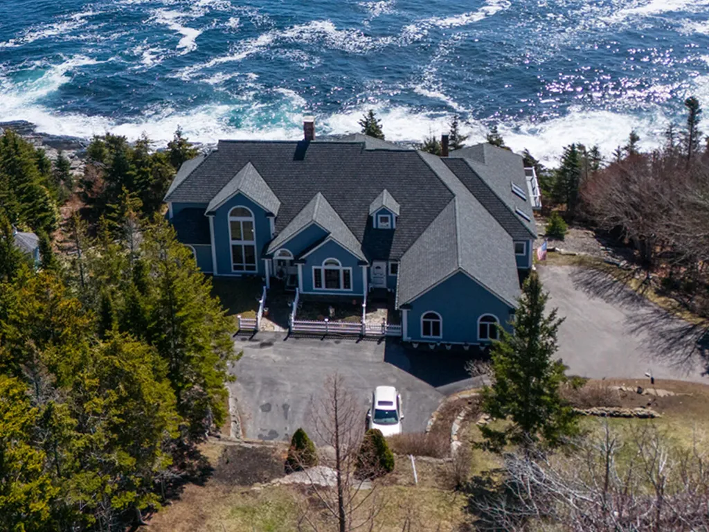 28 Yellow Head Road Bristol ME 04554