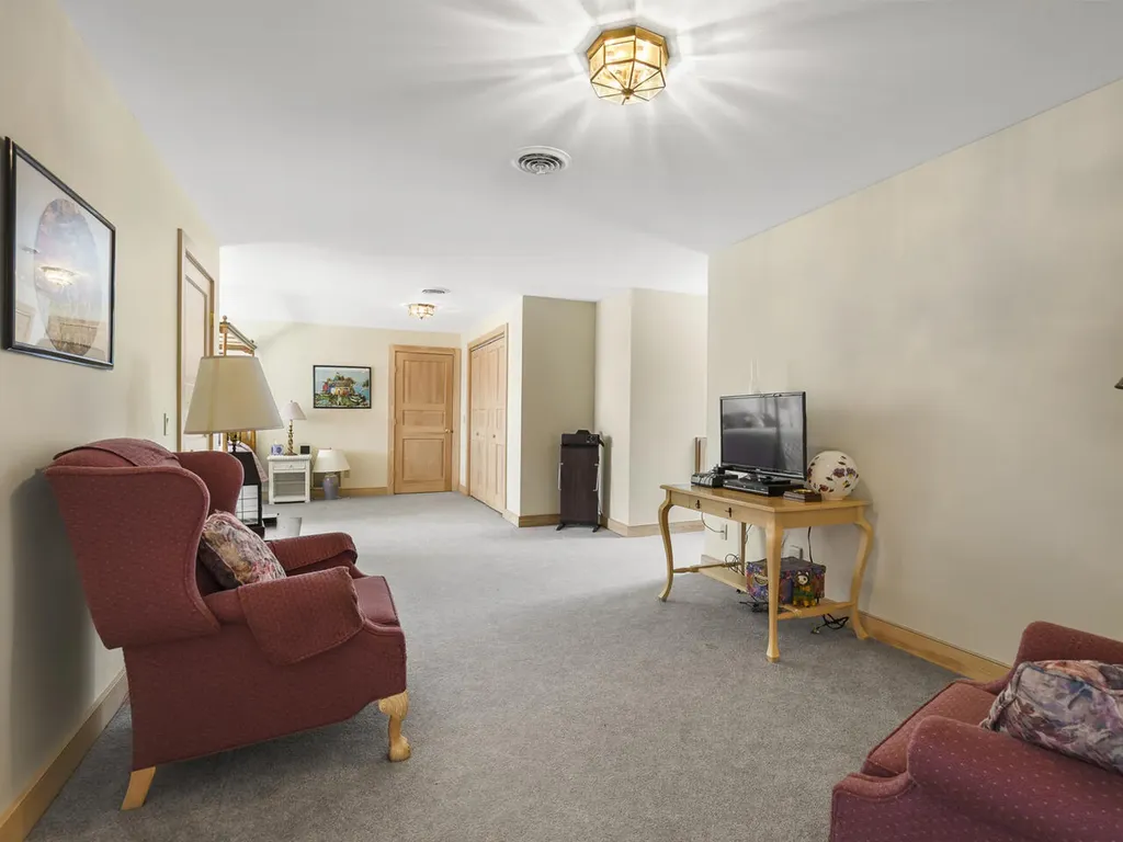 28 Yellow Head Road Bristol ME 04554