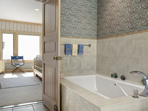 28 Yellow Head Road Bristol ME 04554