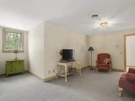 28 Yellow Head Road Bristol ME 04554
