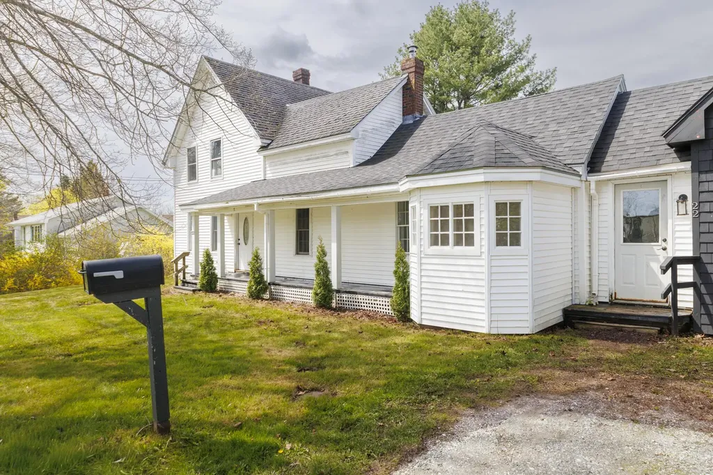 22 Booker Street Thomaston ME 04861