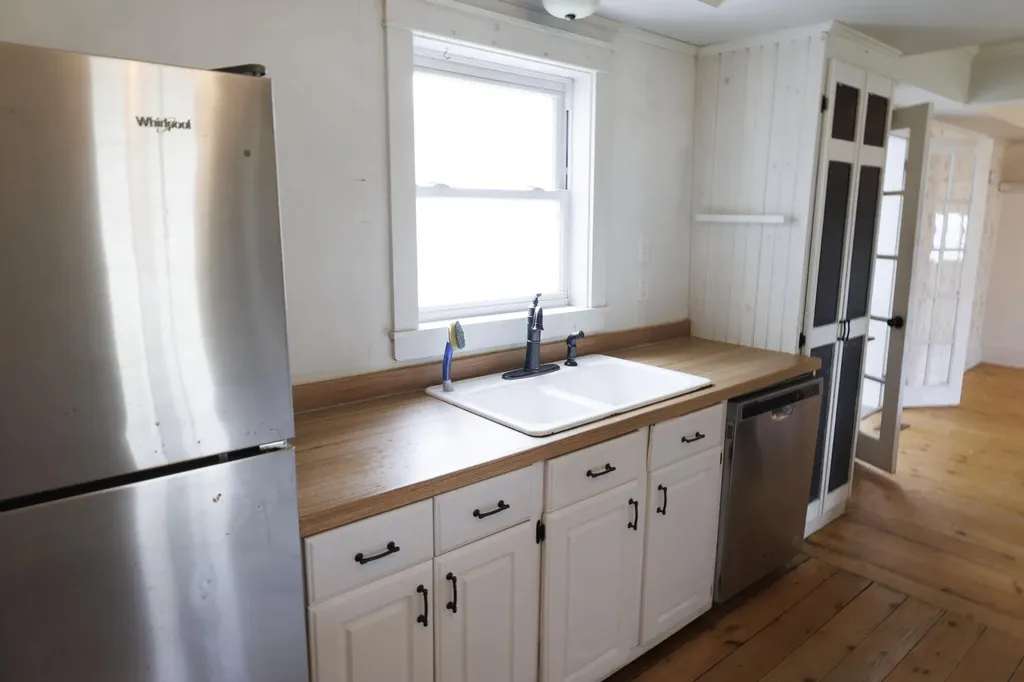 22 Booker Street Thomaston ME 04861
