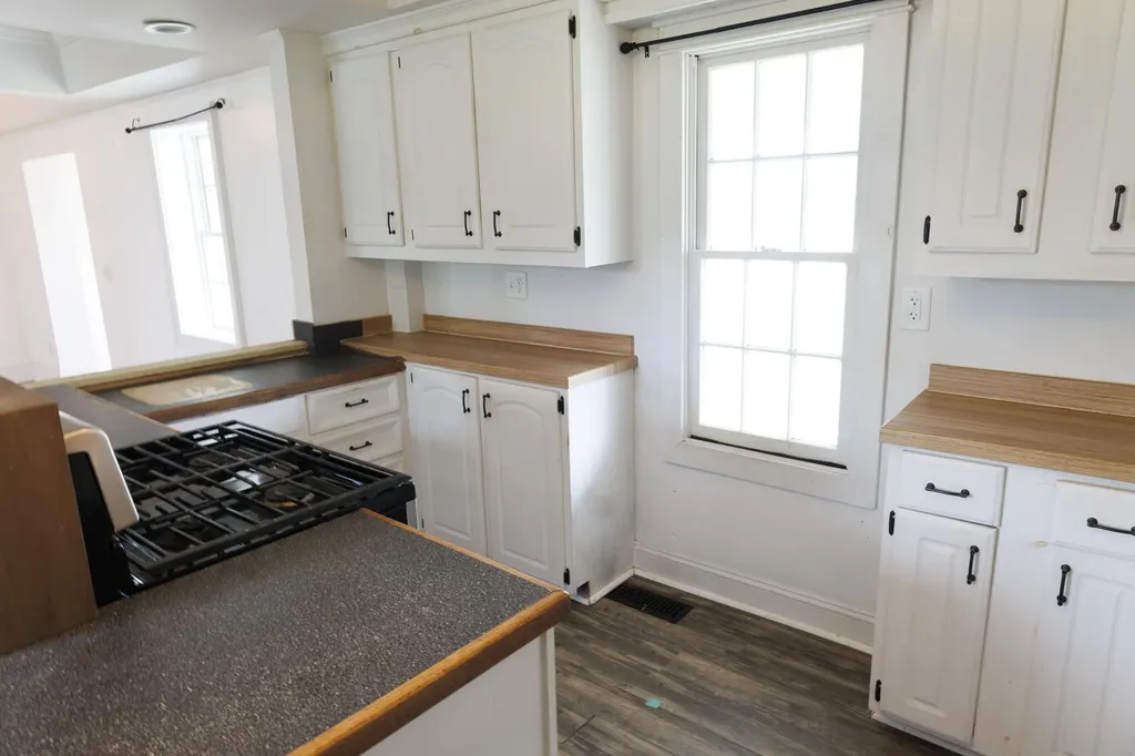 22 Booker Street Thomaston ME 04861