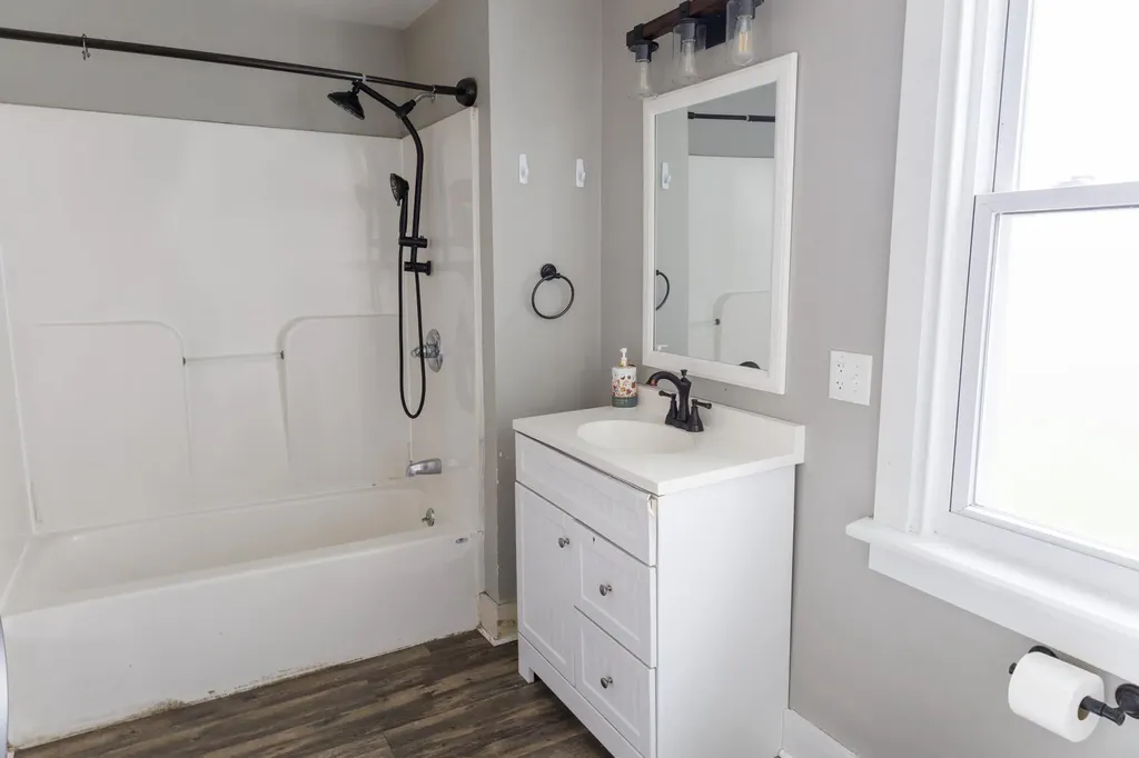 22 Booker Street Thomaston ME 04861