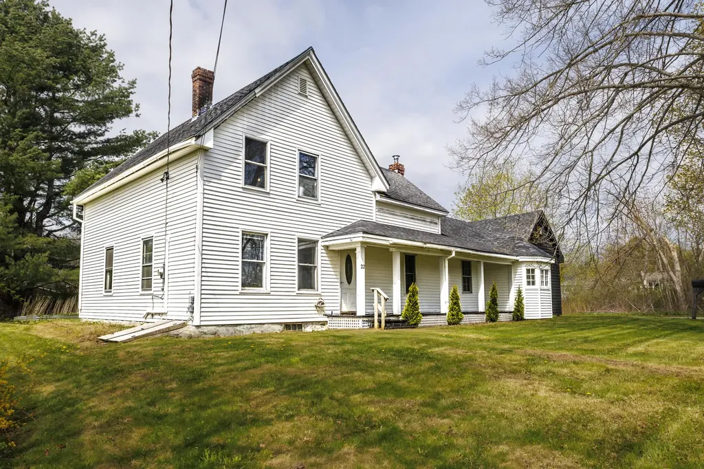 22 Booker Street Thomaston ME 04861