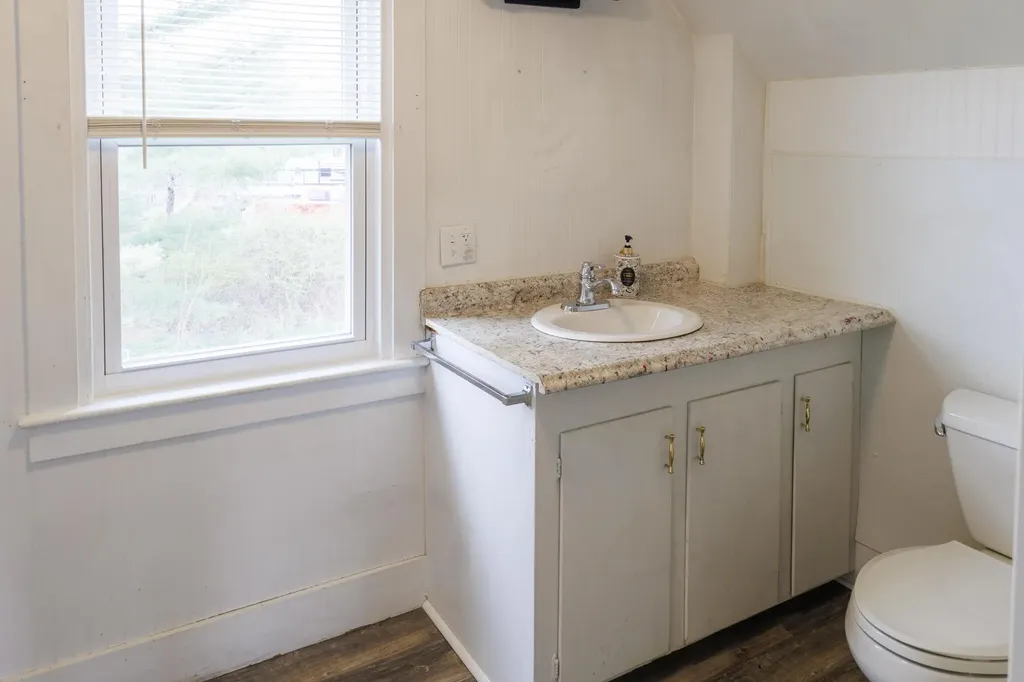 22 Booker Street Thomaston ME 04861