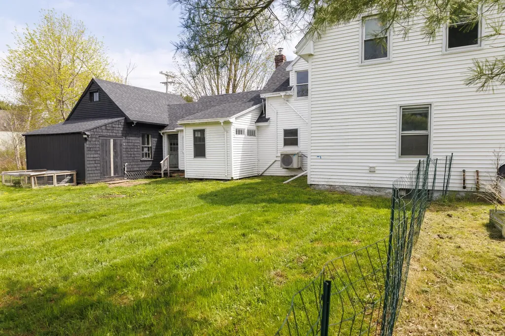 22 Booker Street Thomaston ME 04861