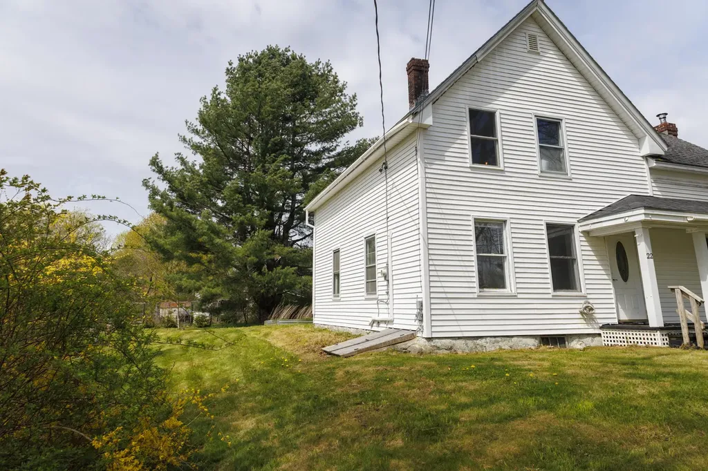 22 Booker Street Thomaston ME 04861