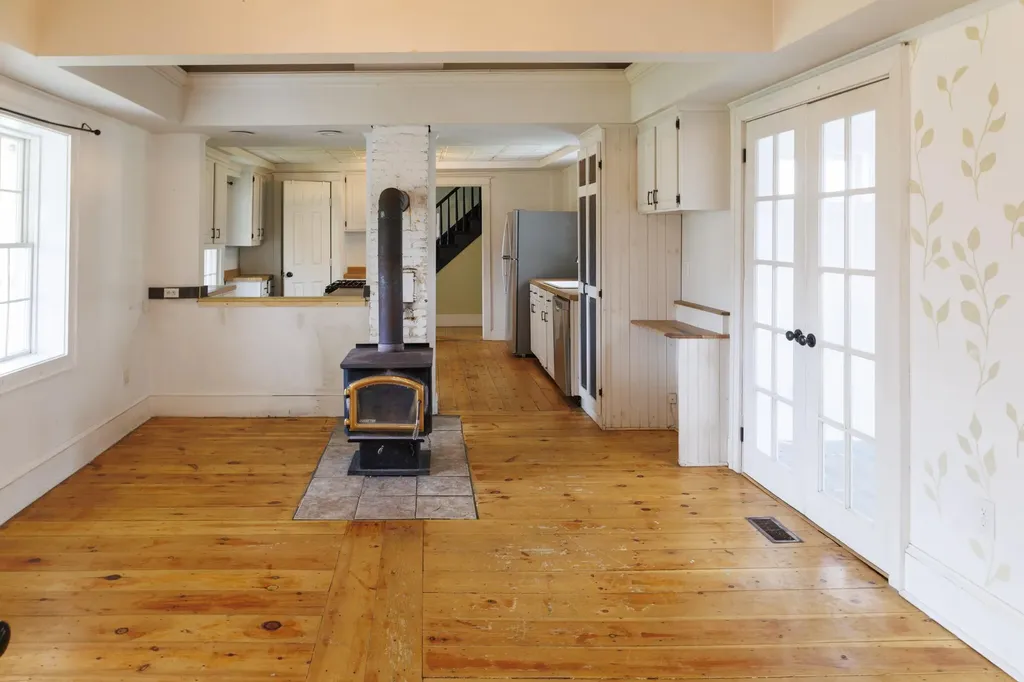 22 Booker Street Thomaston ME 04861