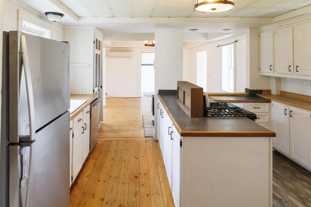 22 Booker Street Thomaston ME 04861