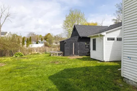 22 Booker Street Thomaston ME 04861