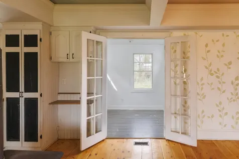 22 Booker Street Thomaston ME 04861