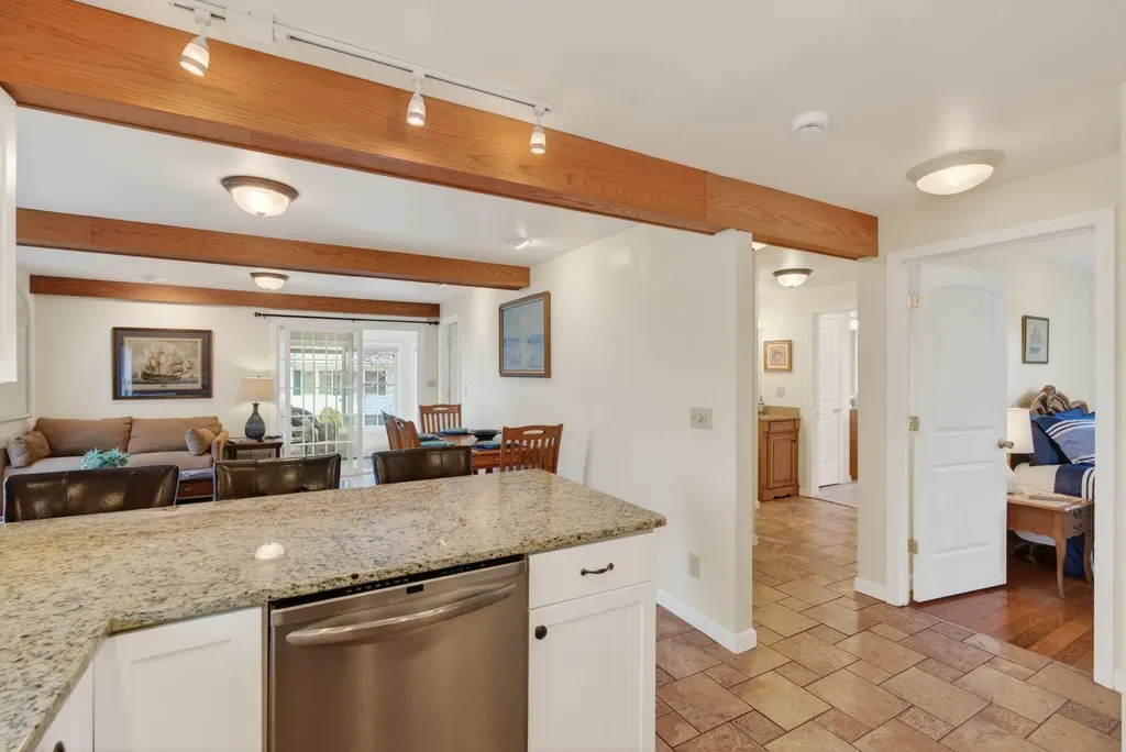 170 W Grand Avenue Old Orchard Beach ME 04064