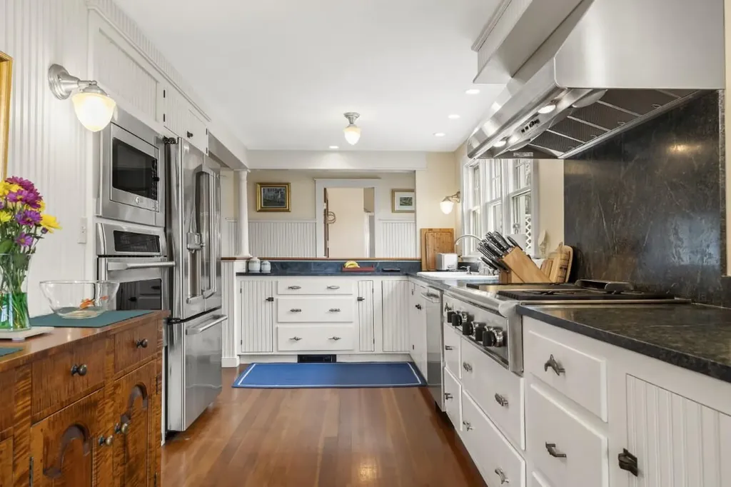 135 Shore Road Boothbay ME 04544