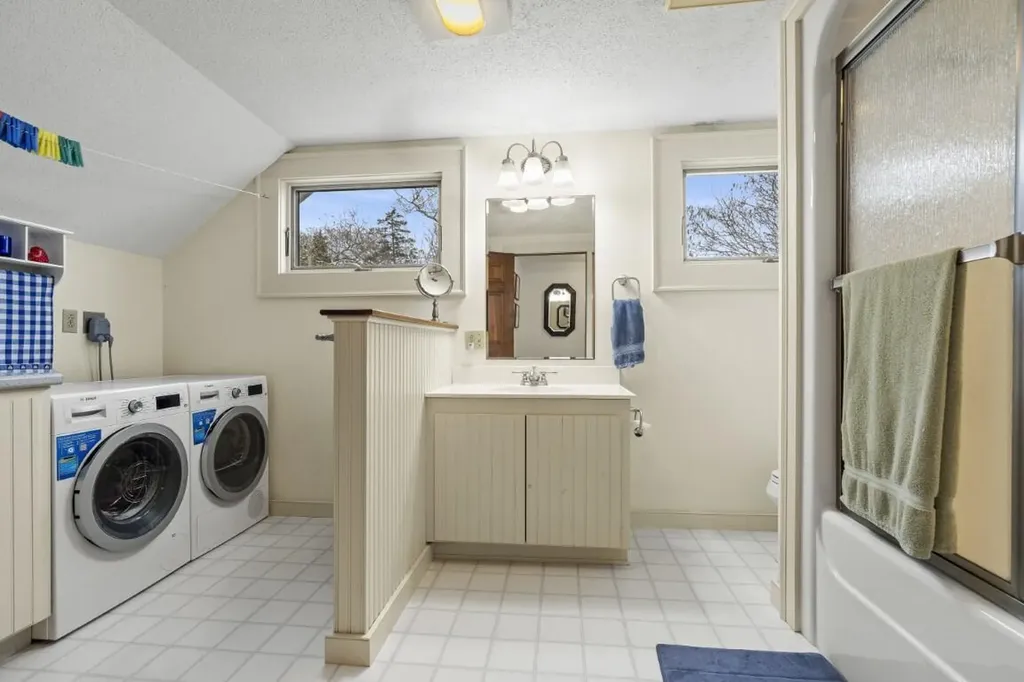 135 Shore Road Boothbay ME 04544
