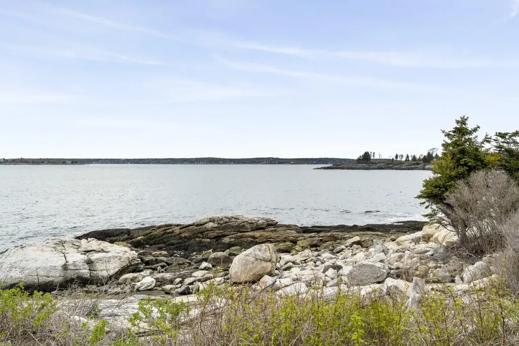 135 Shore Road Boothbay ME 04544