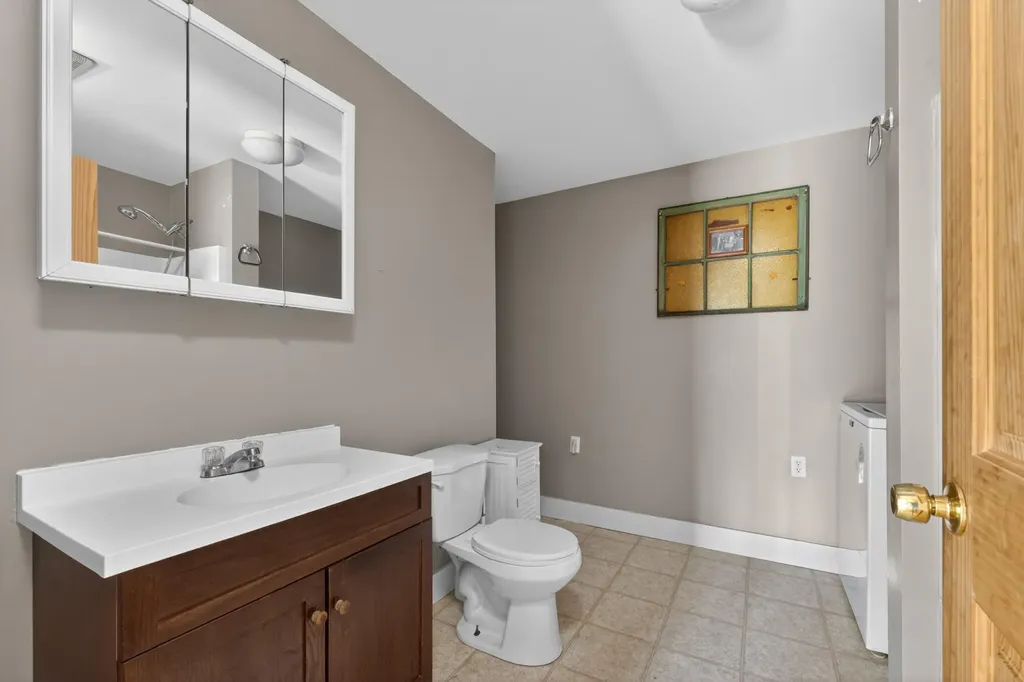 13 Carey Lane Gardiner ME 04345
