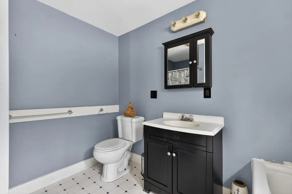 13 Carey Lane Gardiner ME 04345