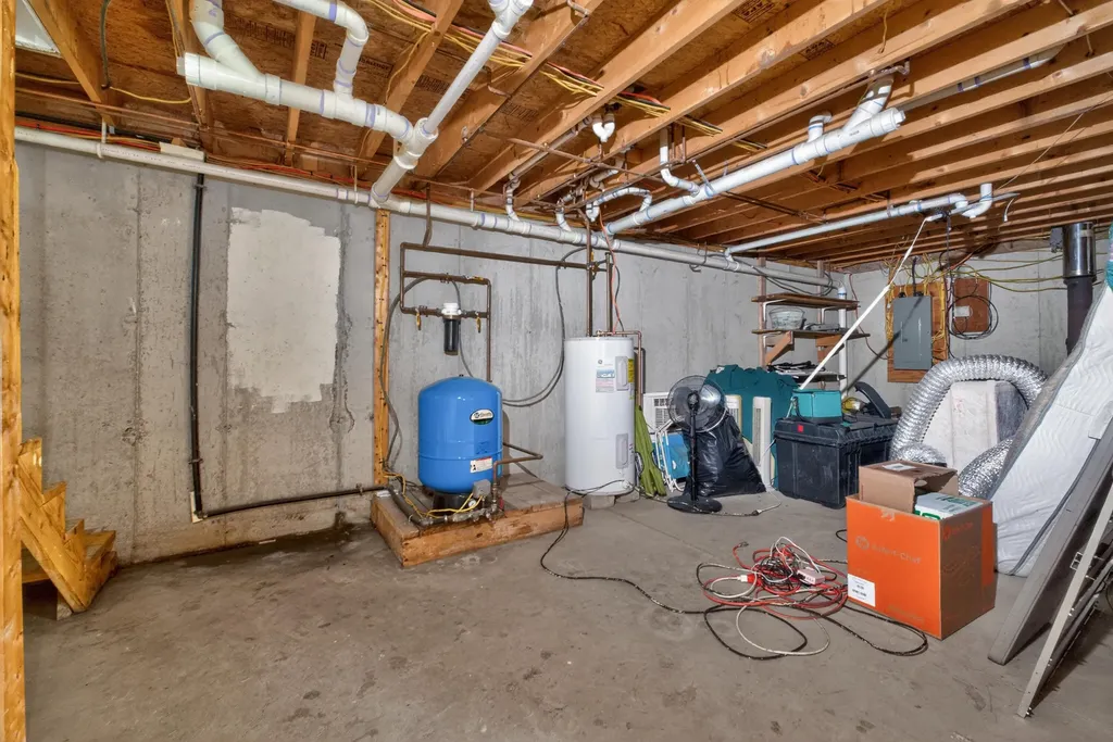 13 Carey Lane Gardiner ME 04345