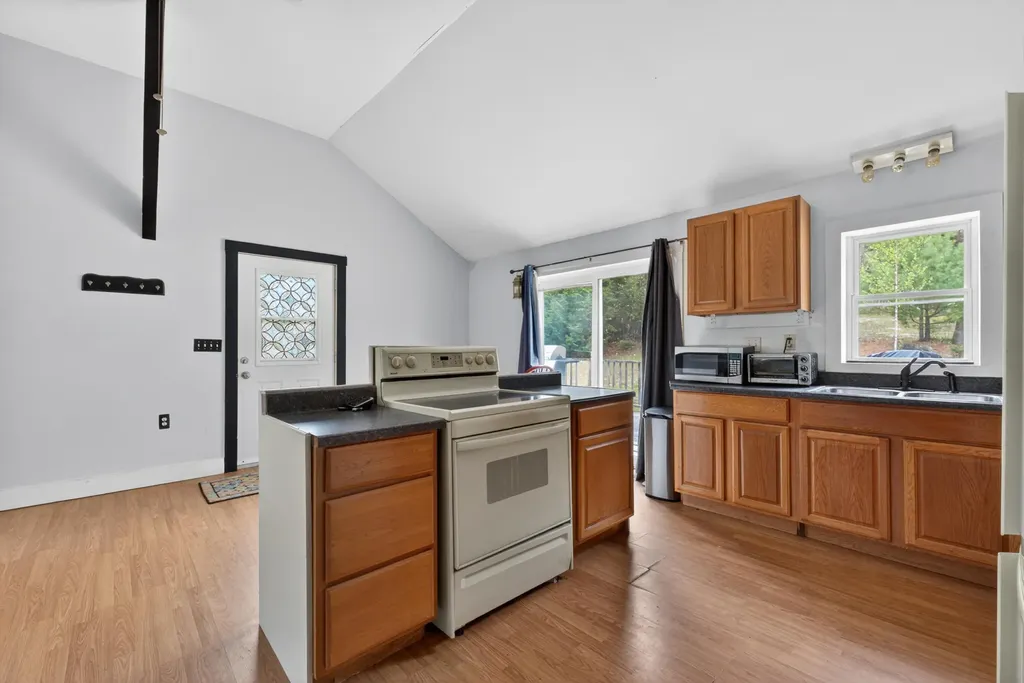 13 Carey Lane Gardiner ME 04345