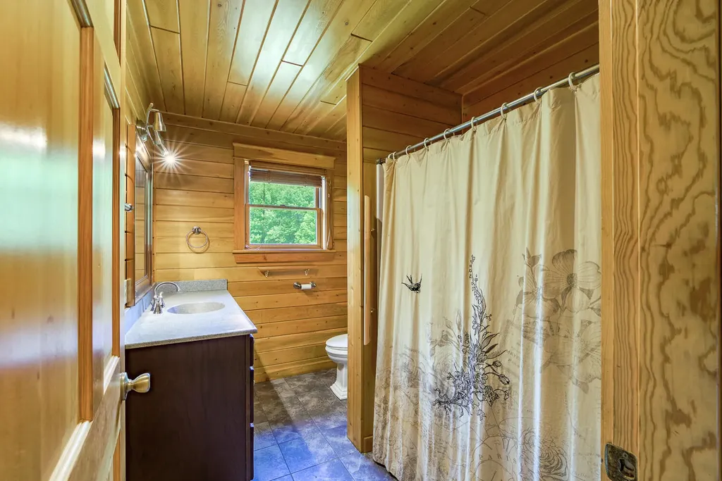 32 Penny Royal Lane Jackson ME 04921