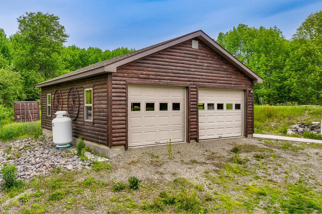 32 Penny Royal Lane Jackson ME 04921