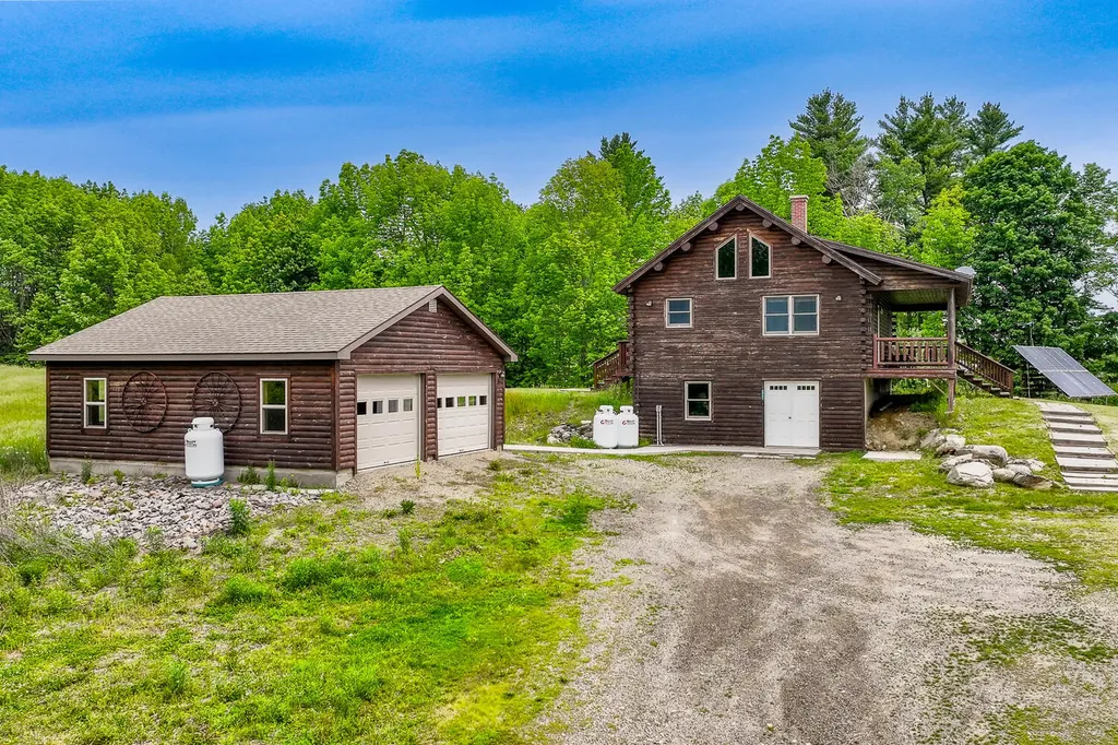 32 Penny Royal Lane Jackson ME 04921
