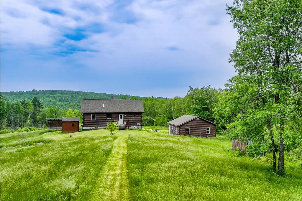 32 Penny Royal Lane Jackson ME 04921