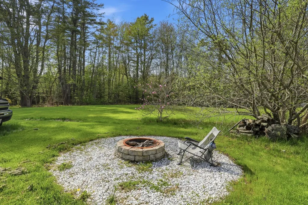 188 Middlesex Road Topsham ME 04086