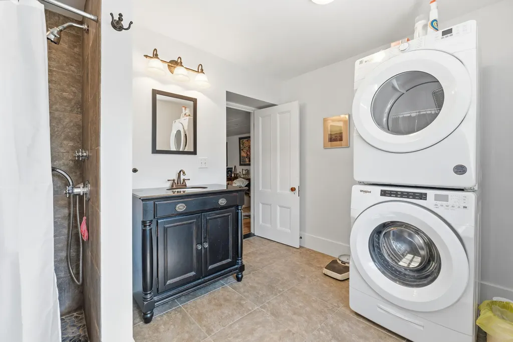 439 York Street York ME 03909