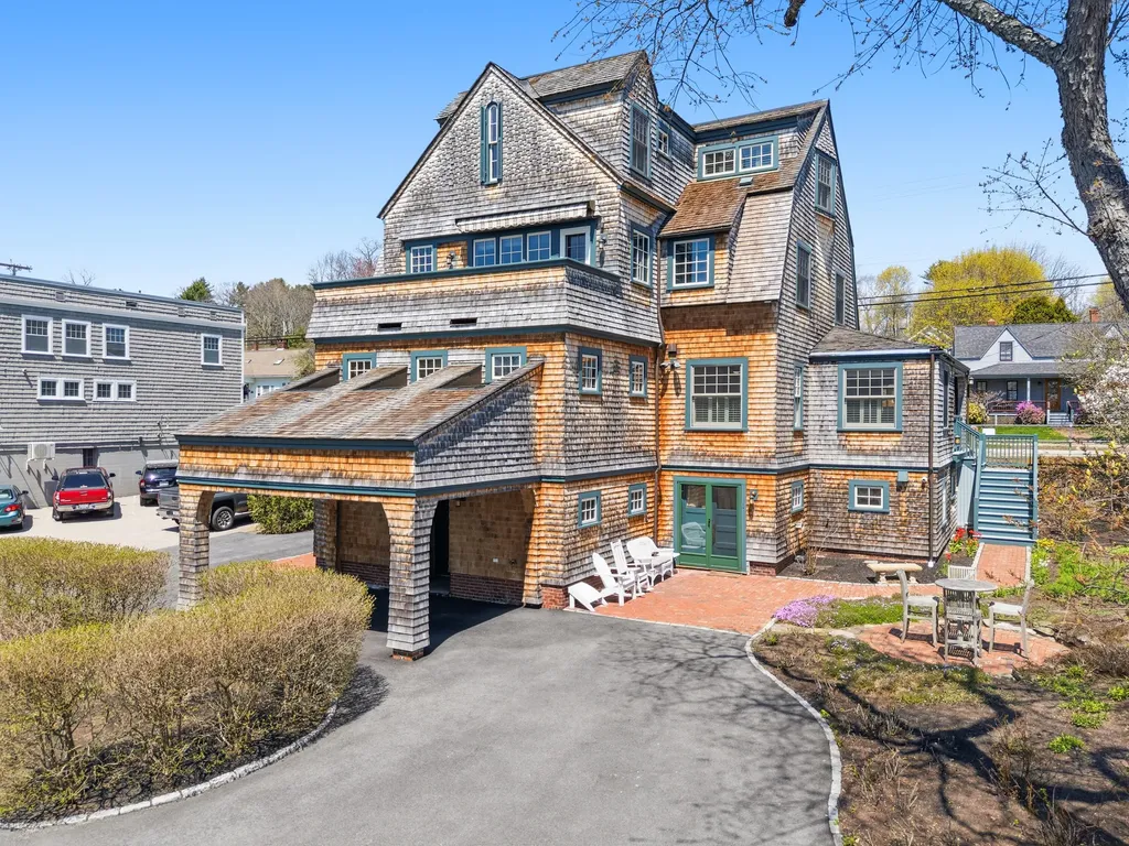 439 York Street York ME 03909