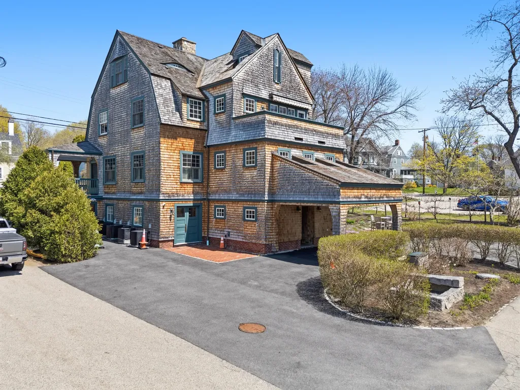 439 York Street York ME 03909